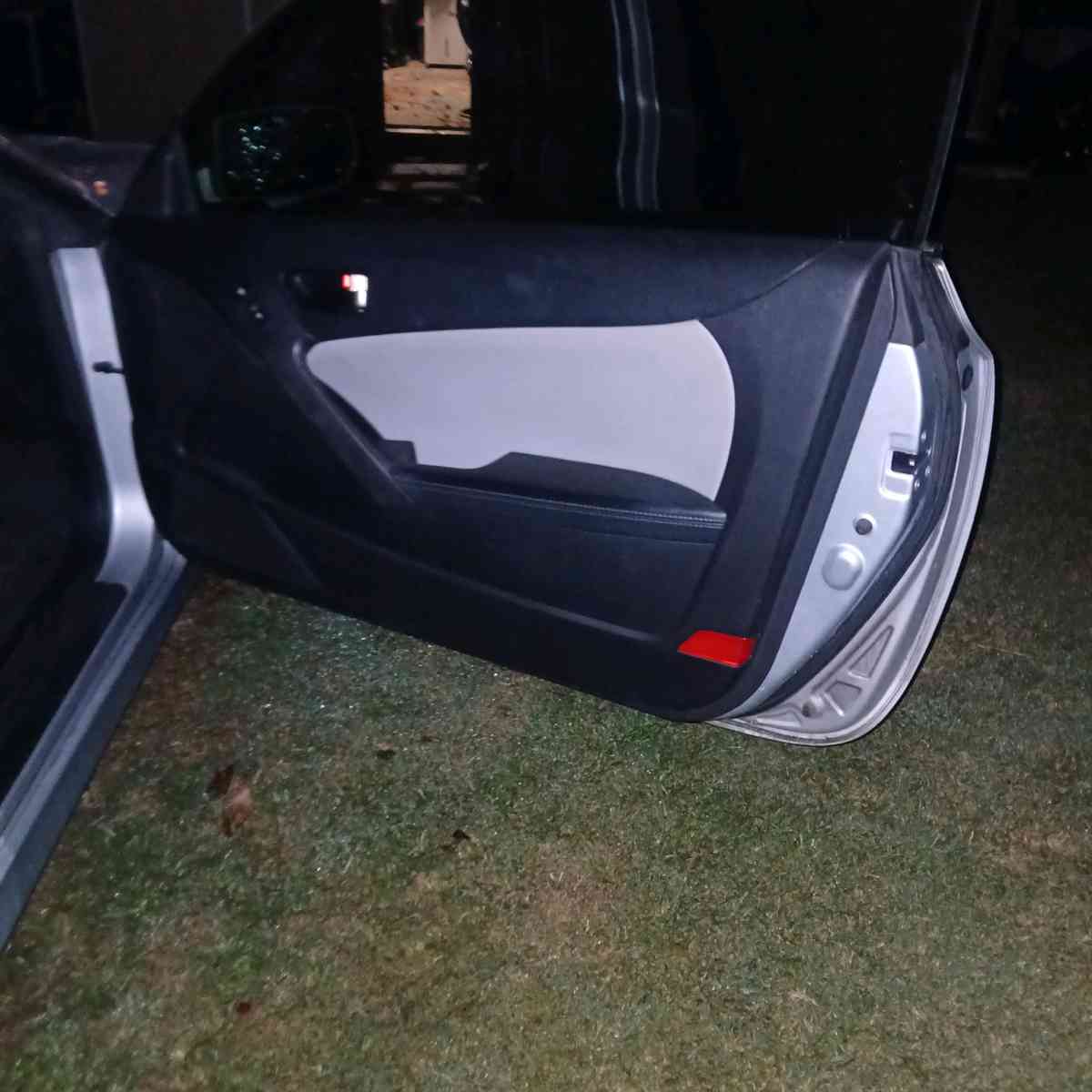 2013 hyundai genesis 20t coupe - Buford, Georgia - FleaMarketBay