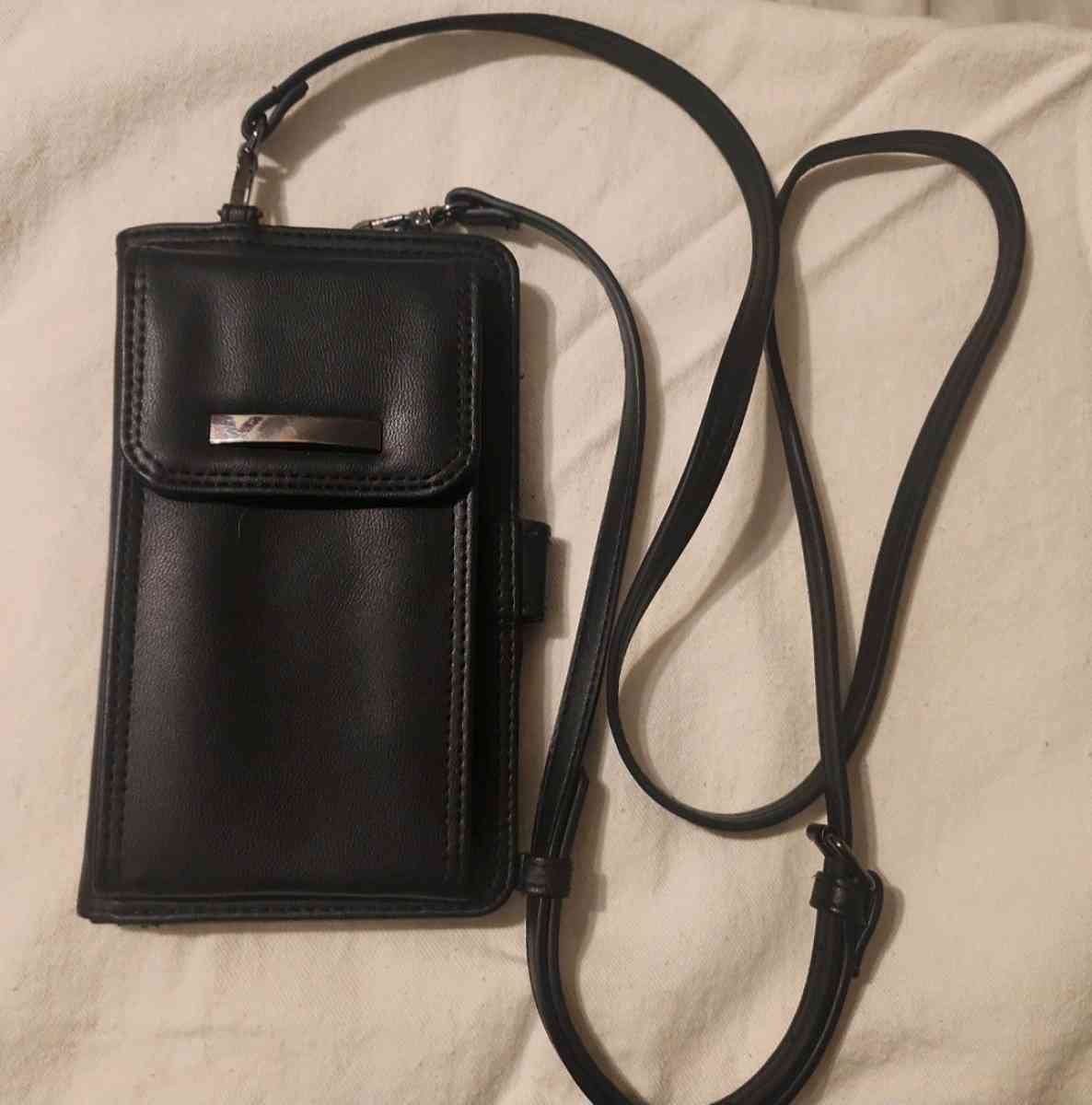 Crossbody bags dou bundle - Olive Branch, Mississippi - FleaMarketBay