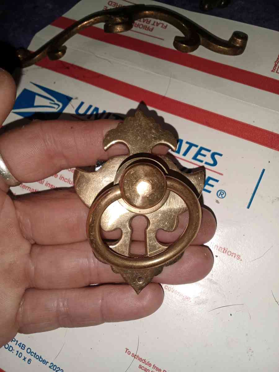 8 brass ring drawer pulls - Atoka, Tennessee