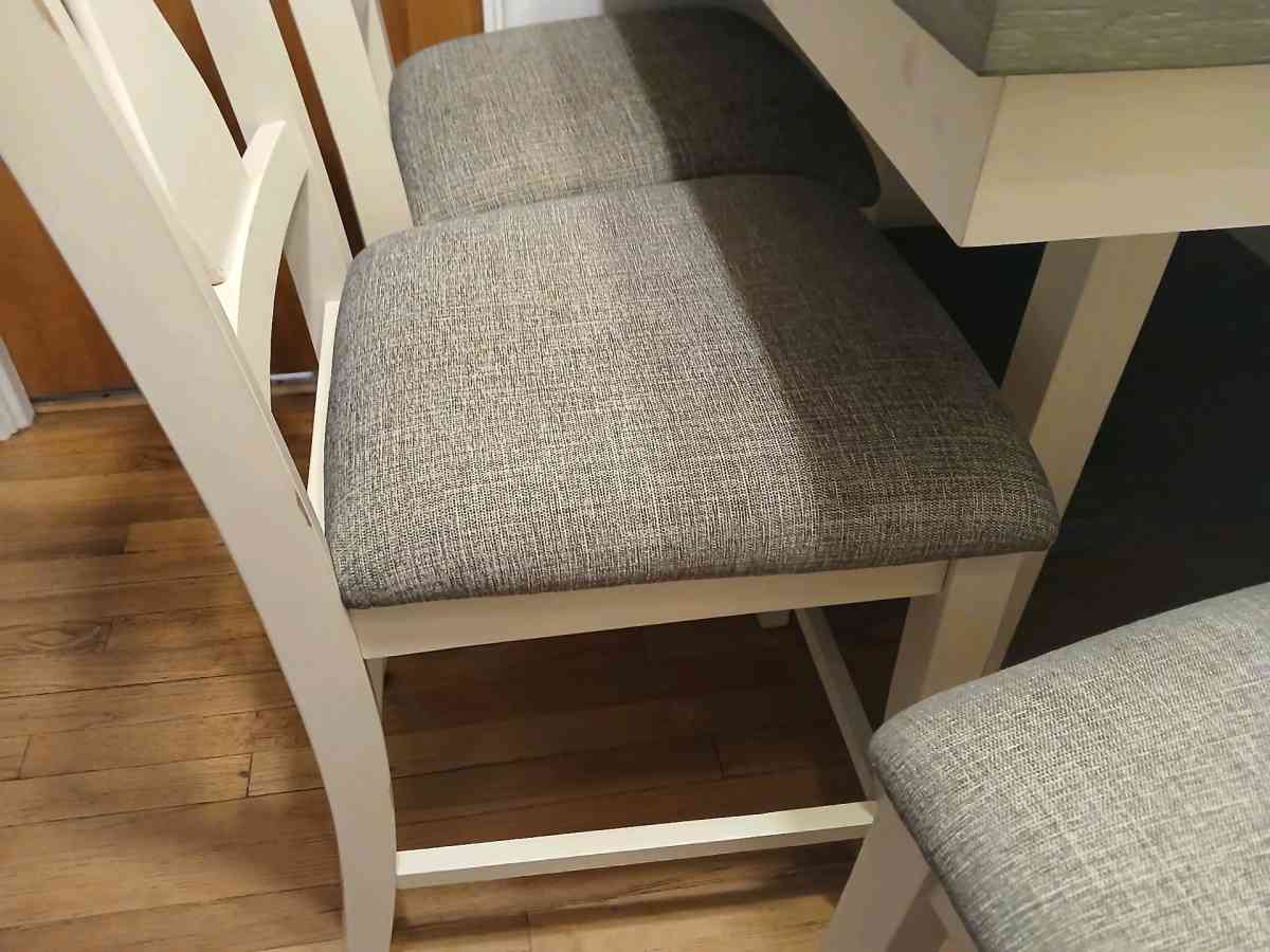 kitchen table 4 chairs - Denver, Colorado - FleaMarketBay