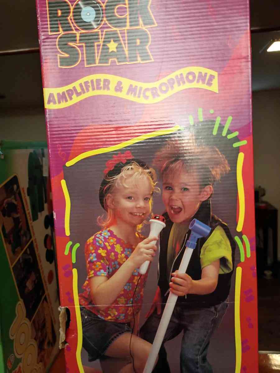 Vintage Rockstar Amplifier And Microphone - Bellevue, Kentucky