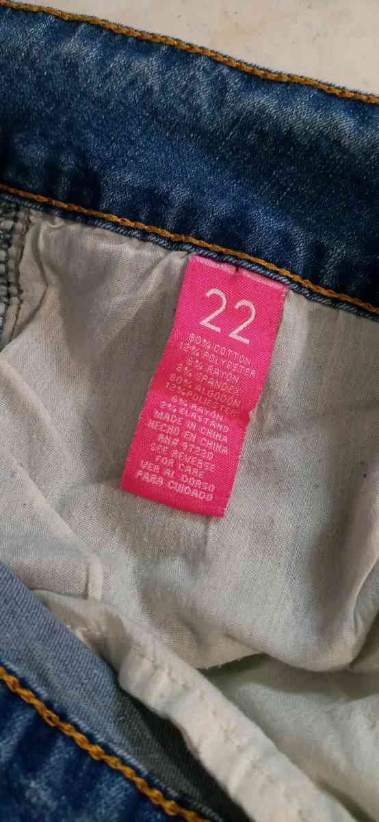 Womens Denim Stretch MidRise Capris - Dane, Wisconsin - FleaMarketBay