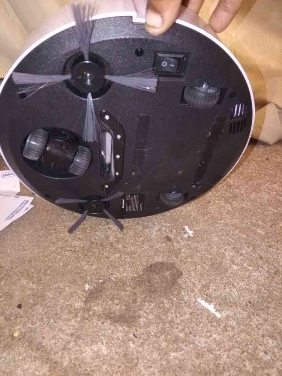 Brookstone Robot Vacuum Cleaner strong suction 120 mins - Tulsa, Oklahoma - FleaMarketBay