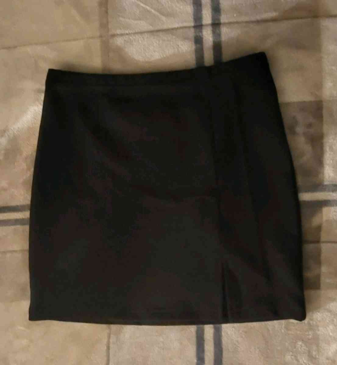 Crop top and black skirt set - Elysburg, Pennsylvania - FleaMarketBay