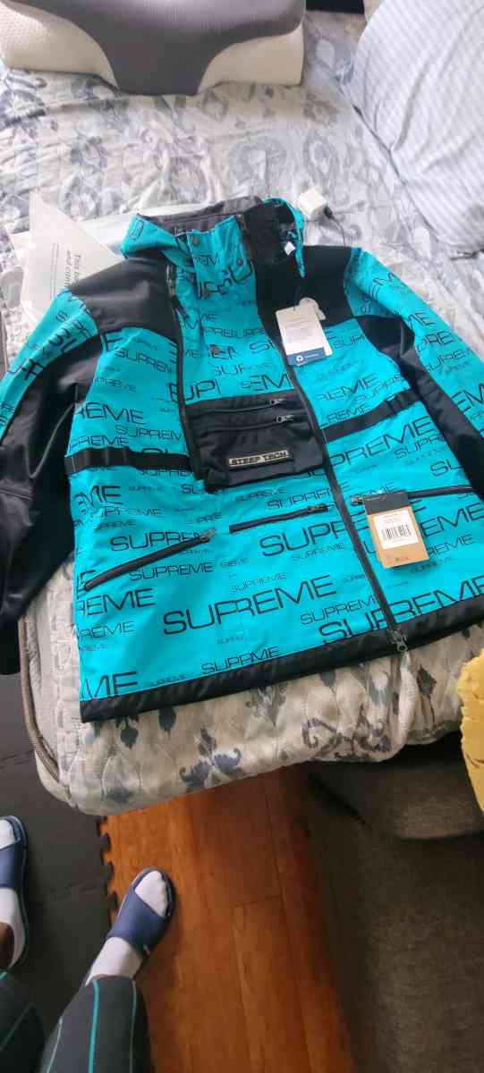 supreme  steep tech ski jacket - Brooklyn, New York - FleaMarketBay