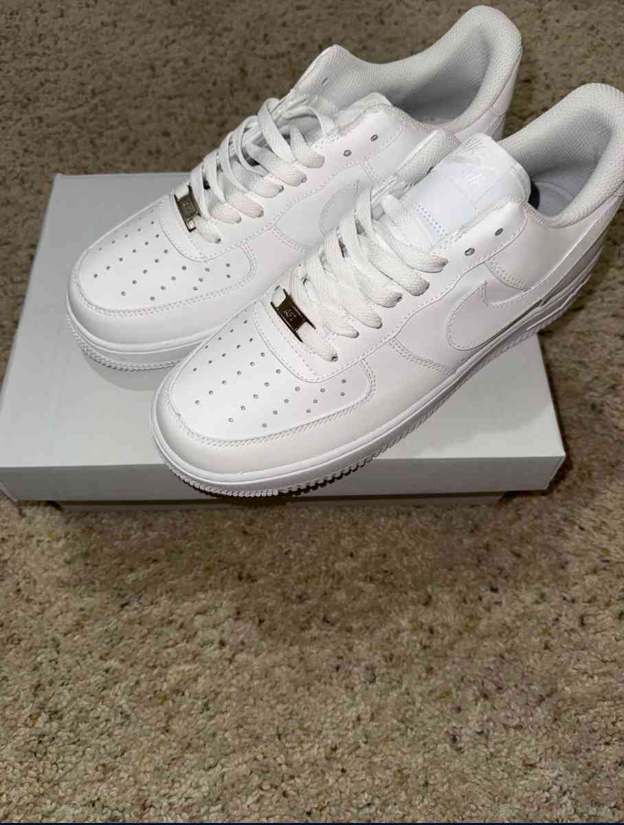 white Nike - Albany, California - FleaMarketBay