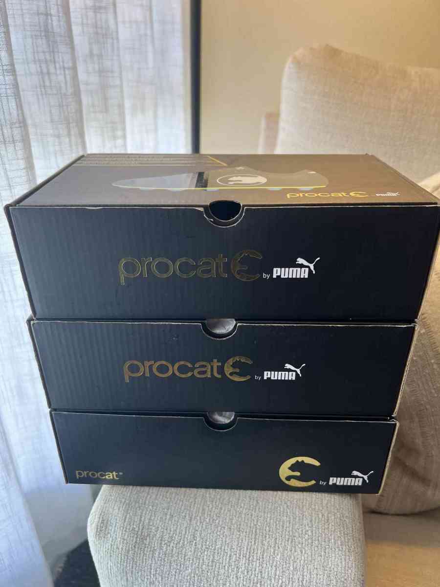 soccer shoes - San Bernardino, California - FleaMarketBay