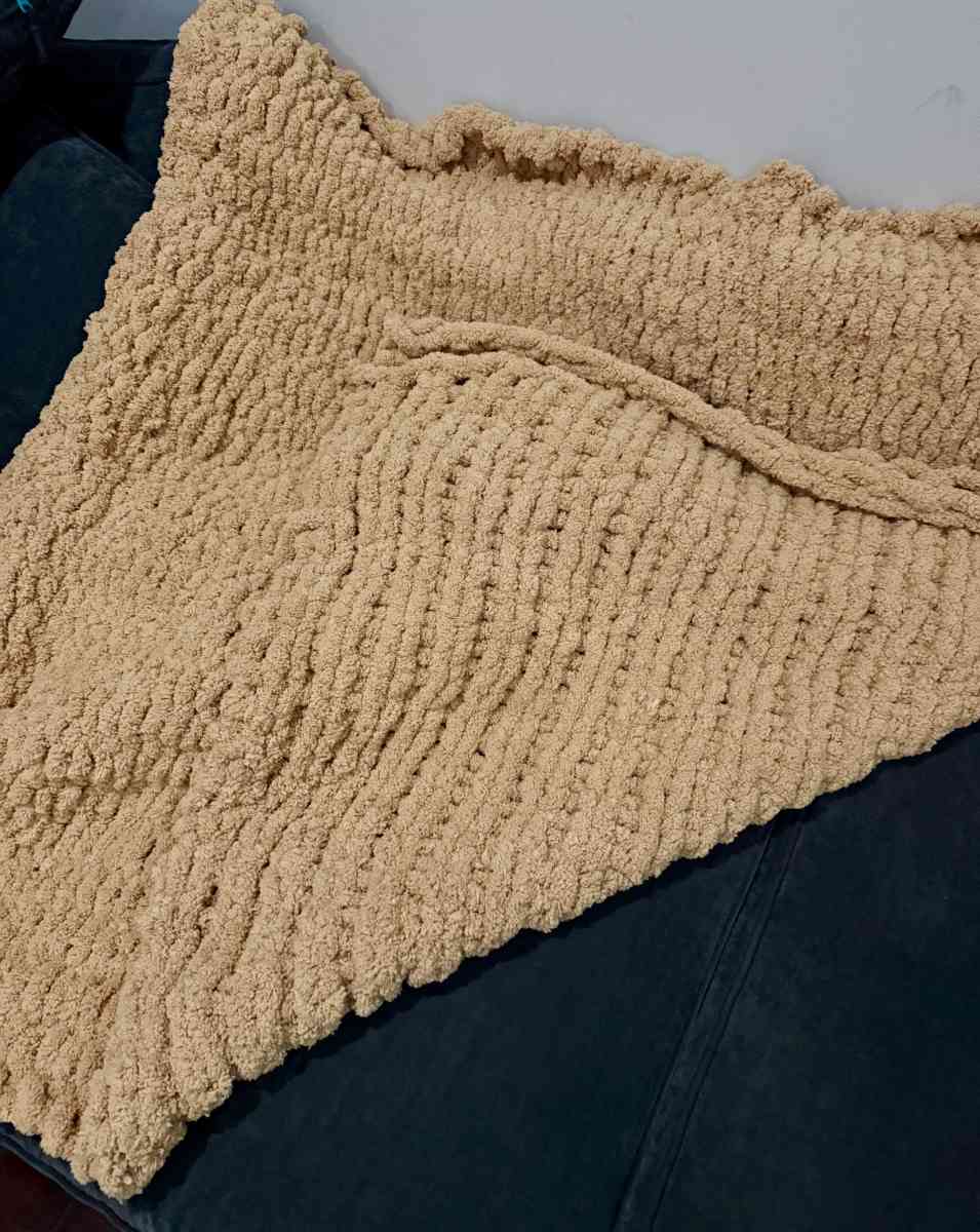 hand made blanket  perfect for fall - Glen Ellyn, Illinois - FleaMarketBay