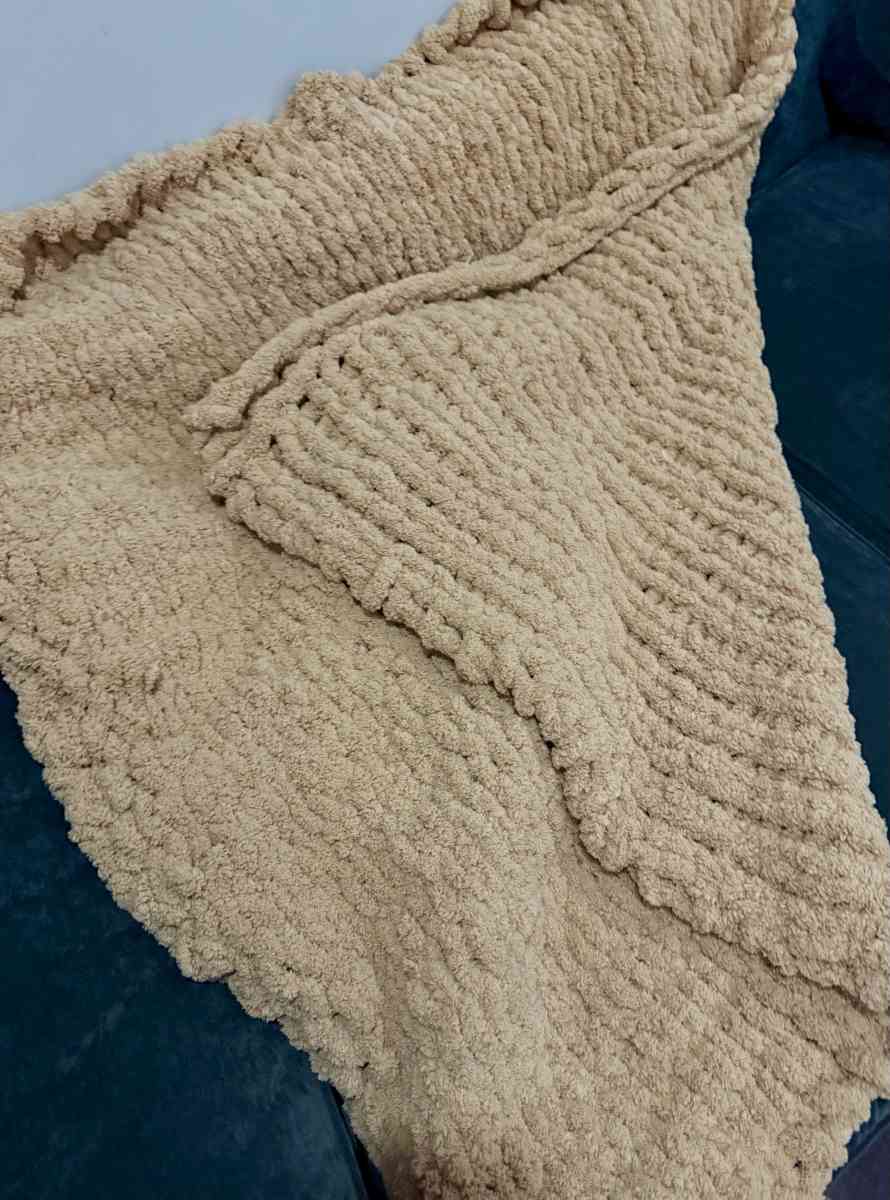 hand made blanket  perfect for fall - Glen Ellyn, Illinois - FleaMarketBay
