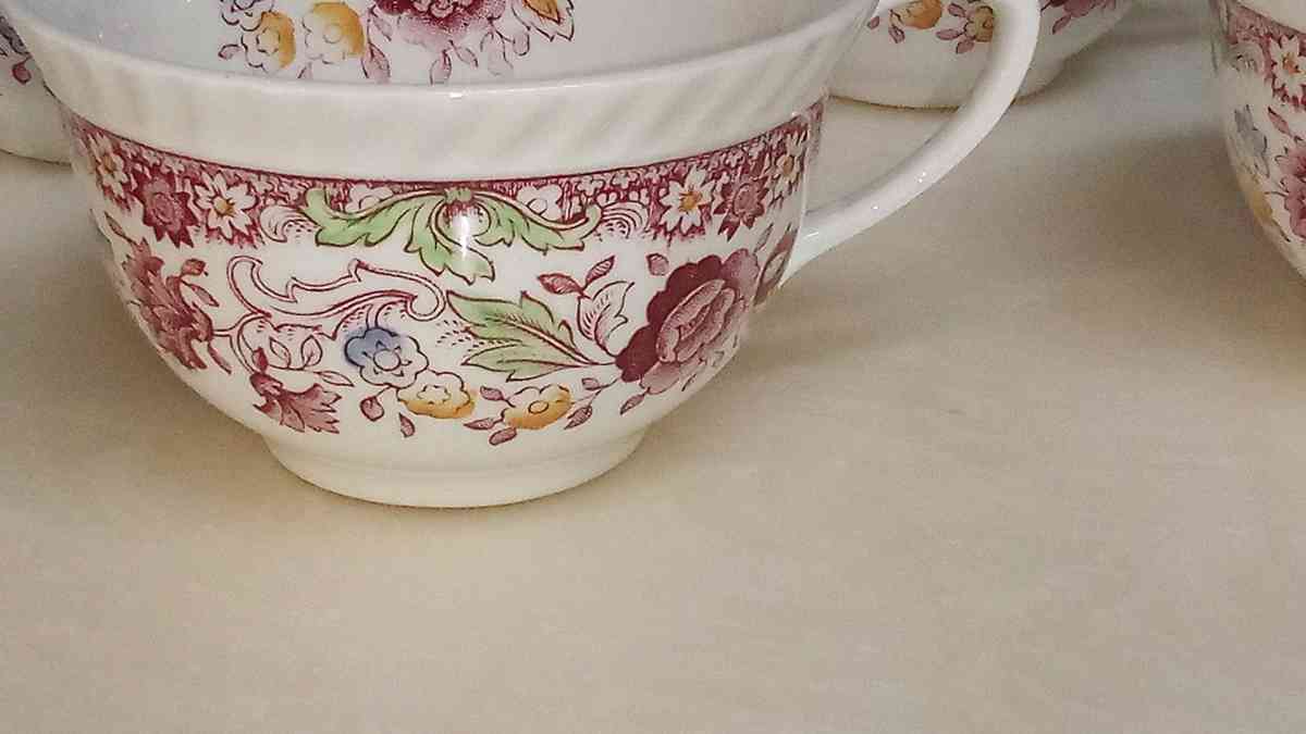 Haddon Hall Derbyshire Red plates and tea cups - Antioch, California - FleaMarketBay