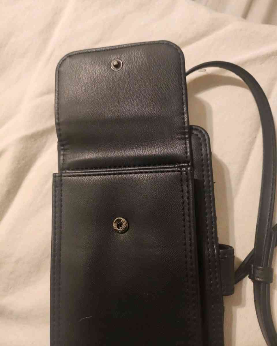 Crossbody bags dou bundle - Olive Branch, Mississippi - FleaMarketBay