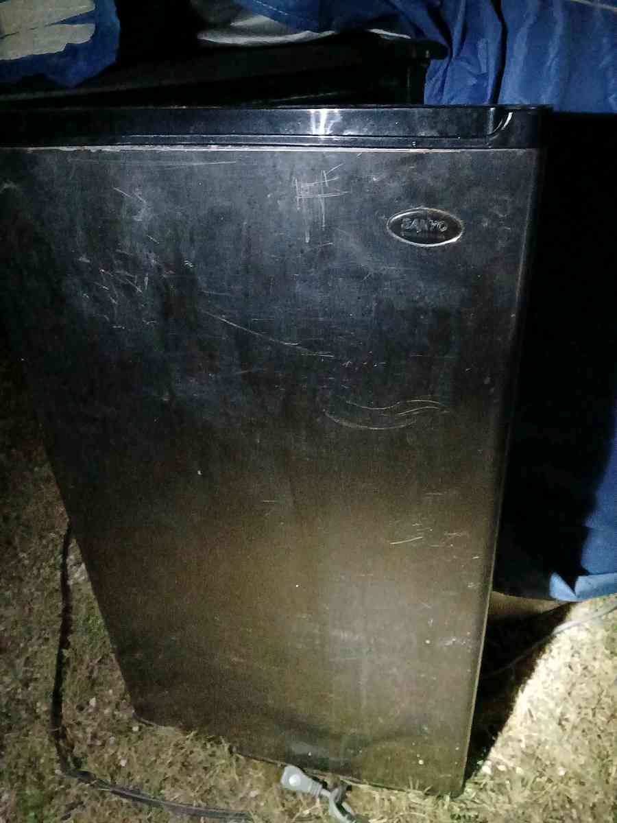 Sanyo Eclips Series small fridge - Killeen, Texas