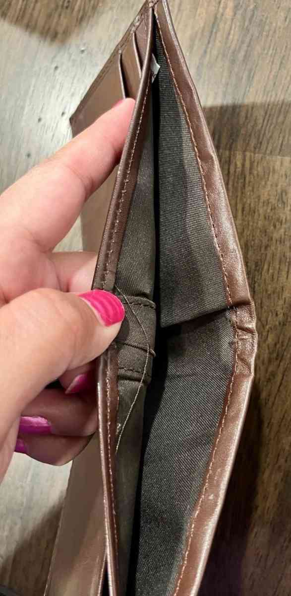 Wallet - Glendale, Arizona - FleaMarketBay