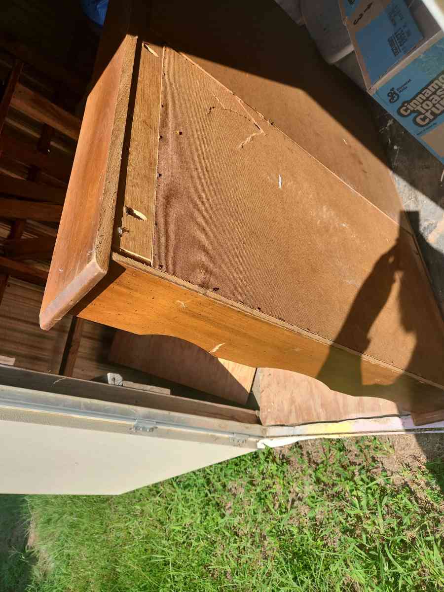 wooden thing goes on dresser with mirror - Simpson, Louisiana - FleaMarketBay