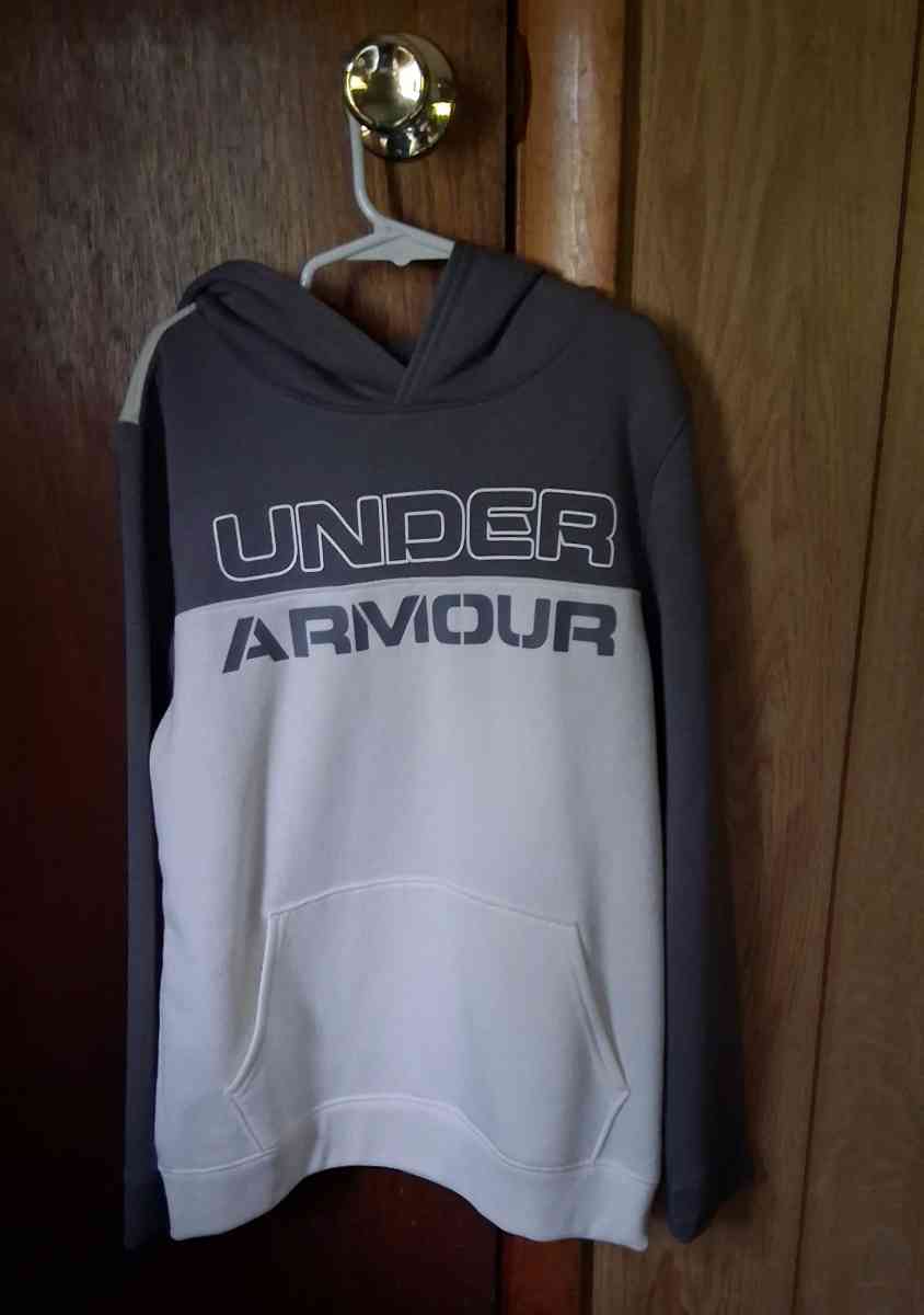 BOYS YOUTH MEDIUM UNDER ARMOUR HOODIE - Elysburg, Pennsylvania