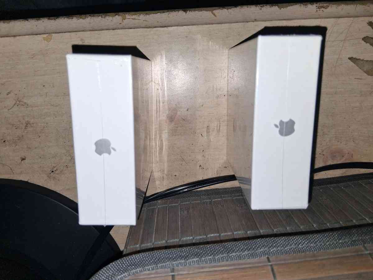 airpods gen 2 - Houston, Texas - FleaMarketBay