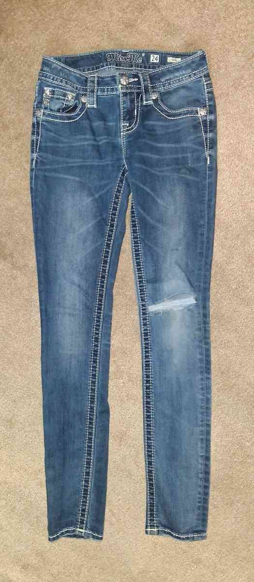 MISS ME SKINNY JEANS WITH EMBROIDED FEATHERS SIZE 24 - Elysburg, Pennsylvania