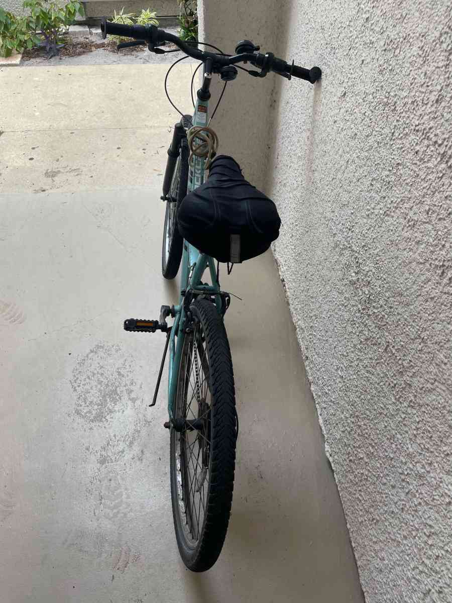 The Huffy Rock Creek 26inch Mountain Bike mint - West Palm Beach, Florida - FleaMarketBay