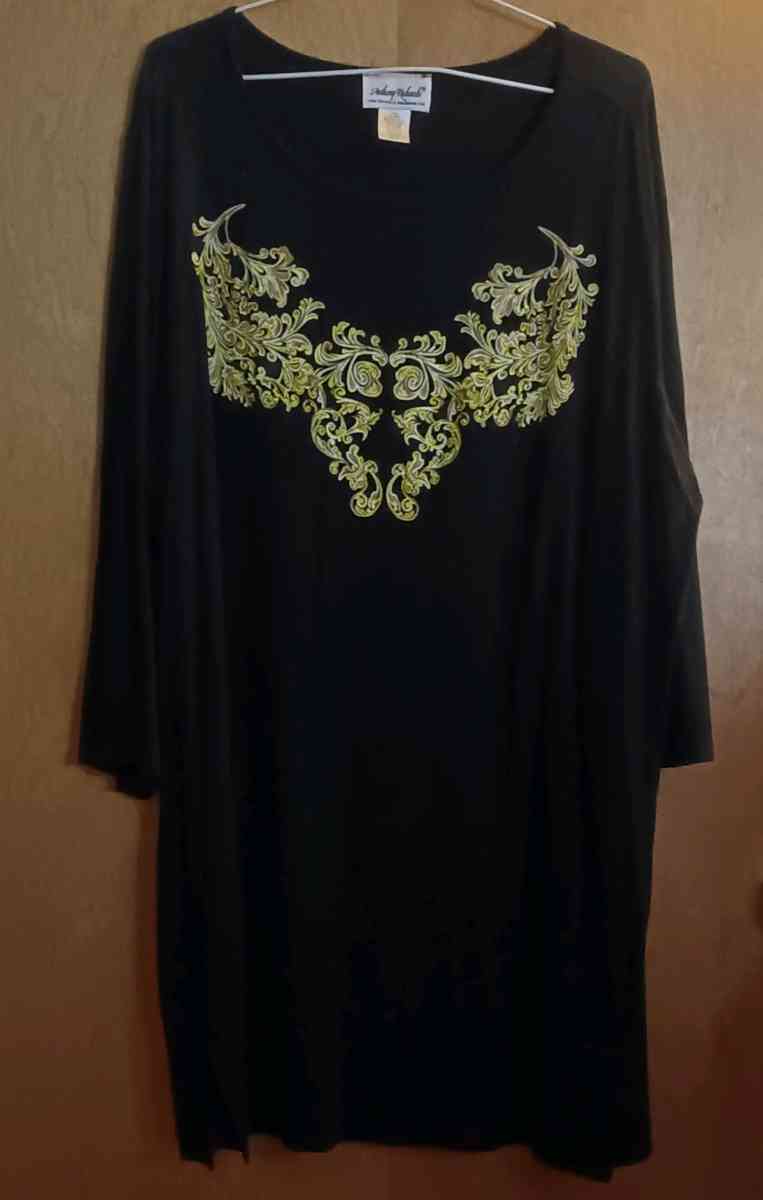 Black with gold design tunic - Chapel Hill, Tennessee