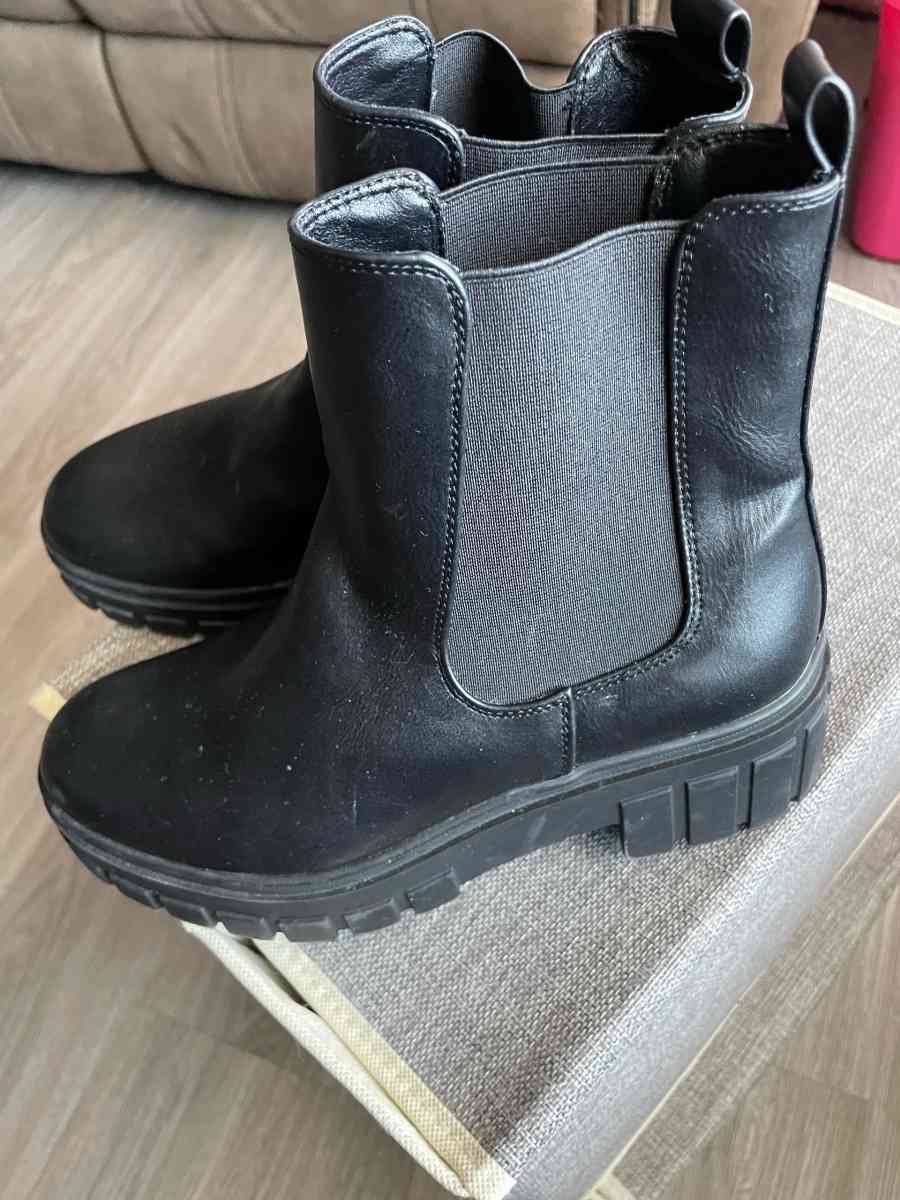Black boots - Charlotte, North Carolina - FleaMarketBay
