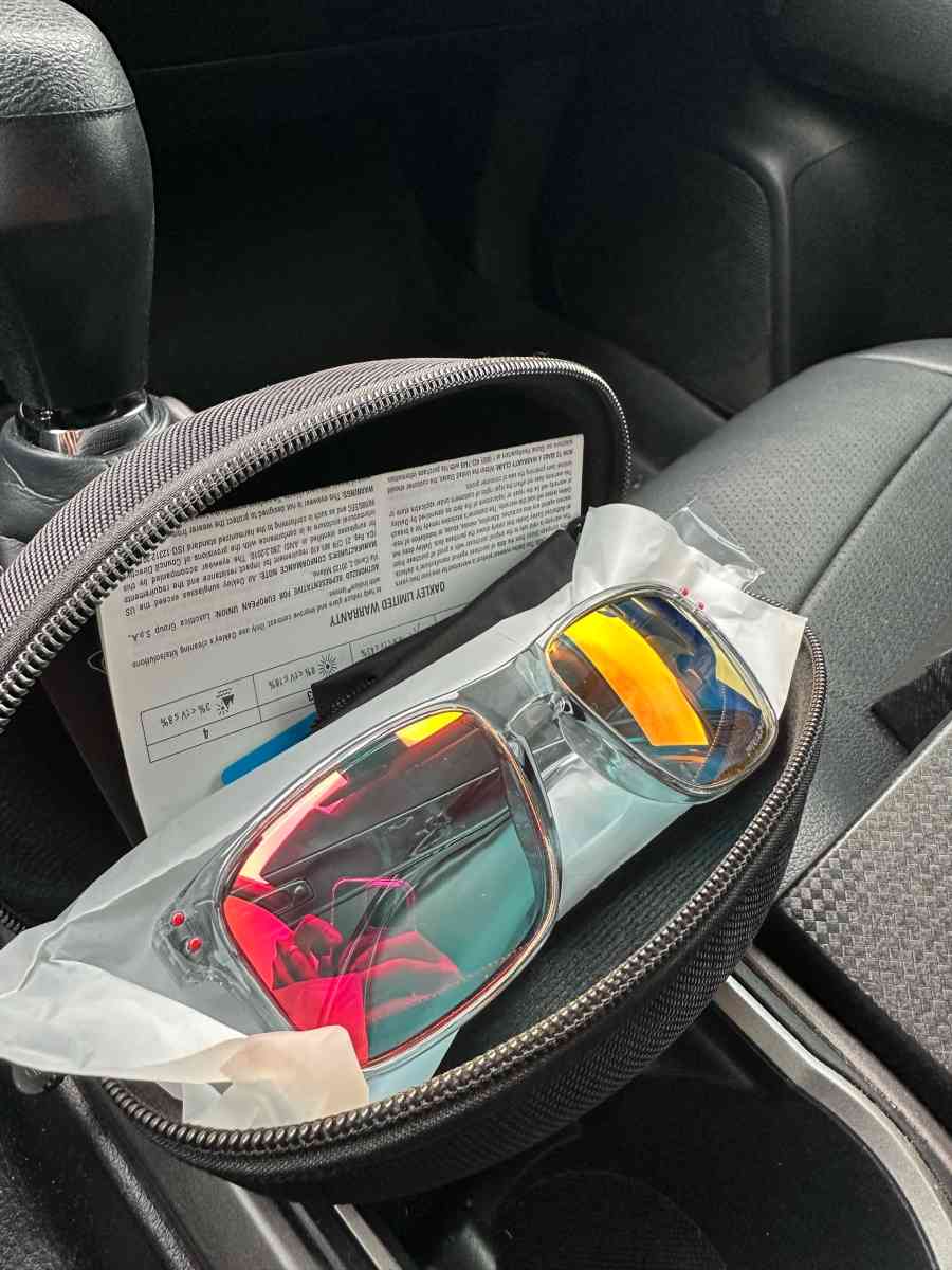 2 Oakleys Holbrook Sunglasses new - Pasadena, Texas - FleaMarketBay