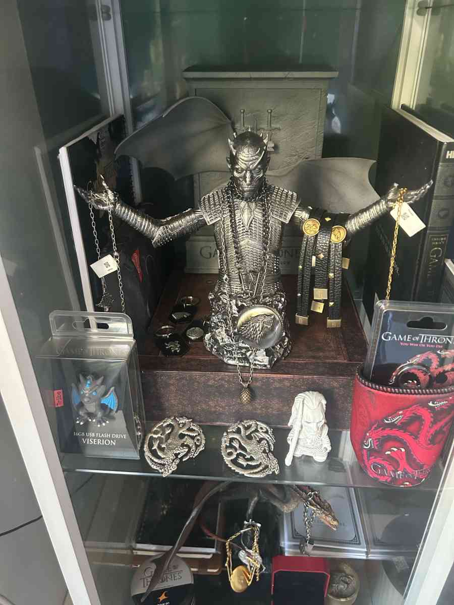 game of thrones memorabilia collection - Bronx, New York - FleaMarketBay