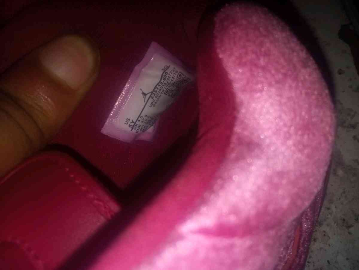 Jordan velvet nobble red - Bakersfield, California - FleaMarketBay