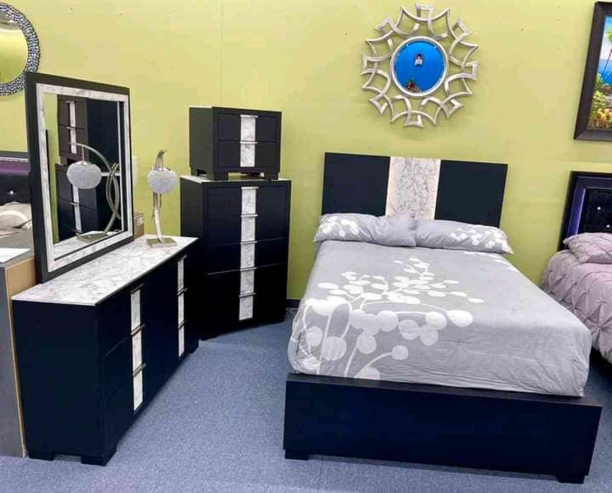 Set de cuarto matrimonial 4 piezas - Hialeah, Florida - FleaMarketBay