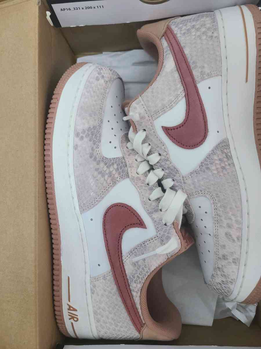 Nike sneakers - Brooklyn, New York - FleaMarketBay