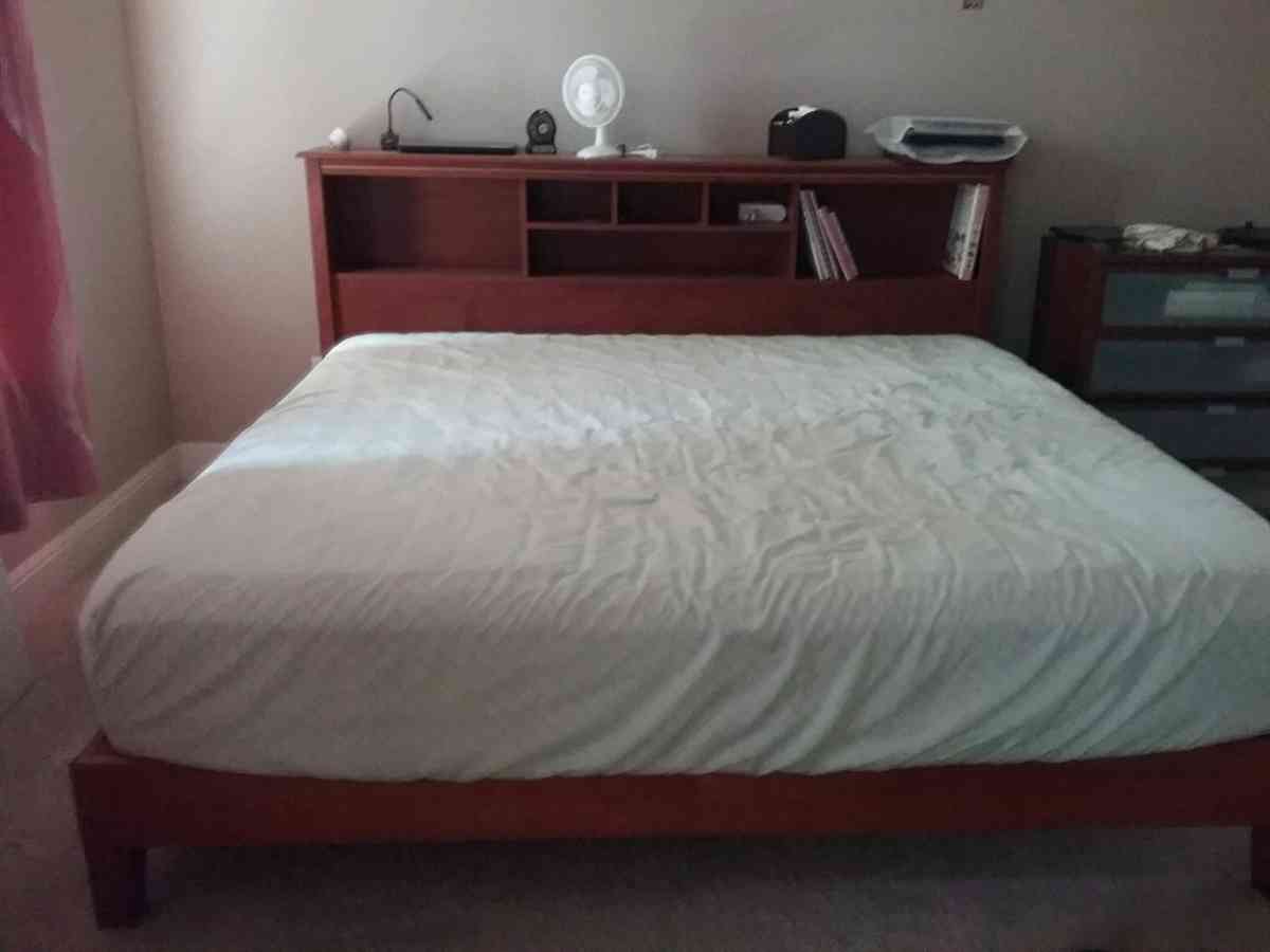 King sizeMattress with  bed frame and  head board - Austin, Texas