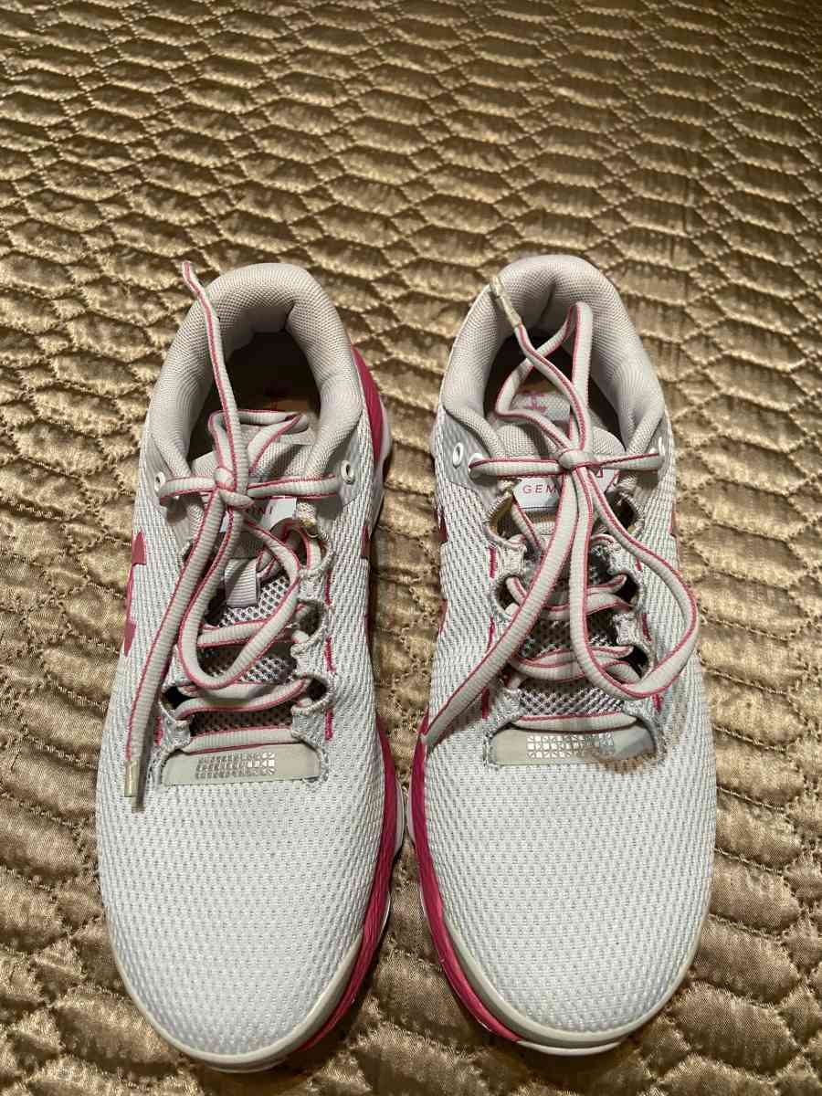 Hunder Armour women - Bartlett, Texas - FleaMarketBay