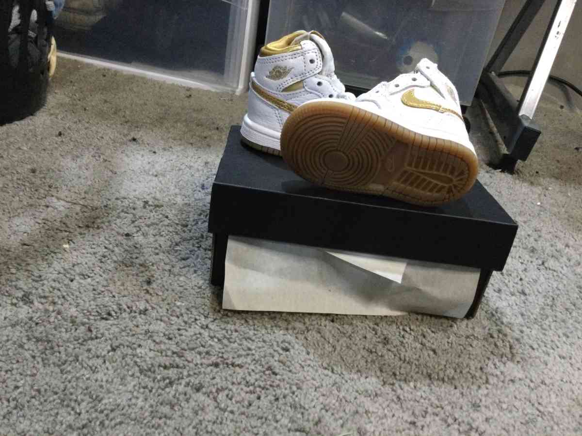 Jordan 1 RETRO HIGH OGTD shoes sneakers footwear 2c size kid - Detroit, Michigan - FleaMarketBay