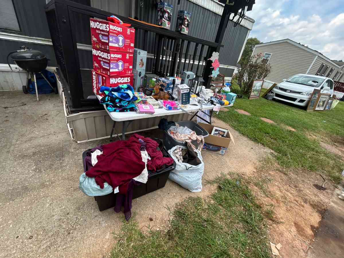 Toys new clothes shoes and more - Fayetteville, Georgia - FleaMarketBay