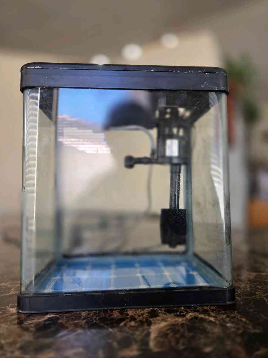 Aquarium complete - Palmdale, California - FleaMarketBay