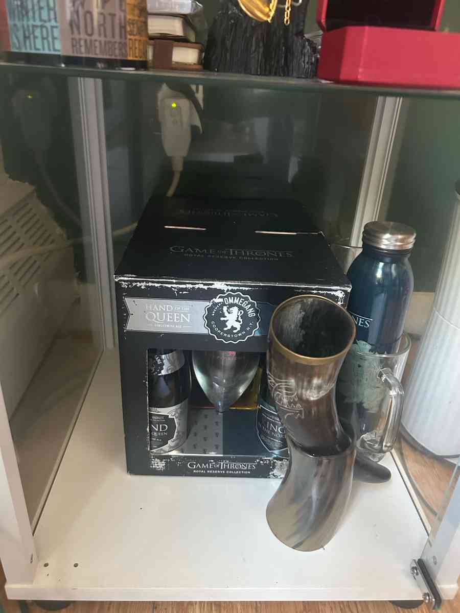 game of thrones memorabilia collection - Bronx, New York - FleaMarketBay