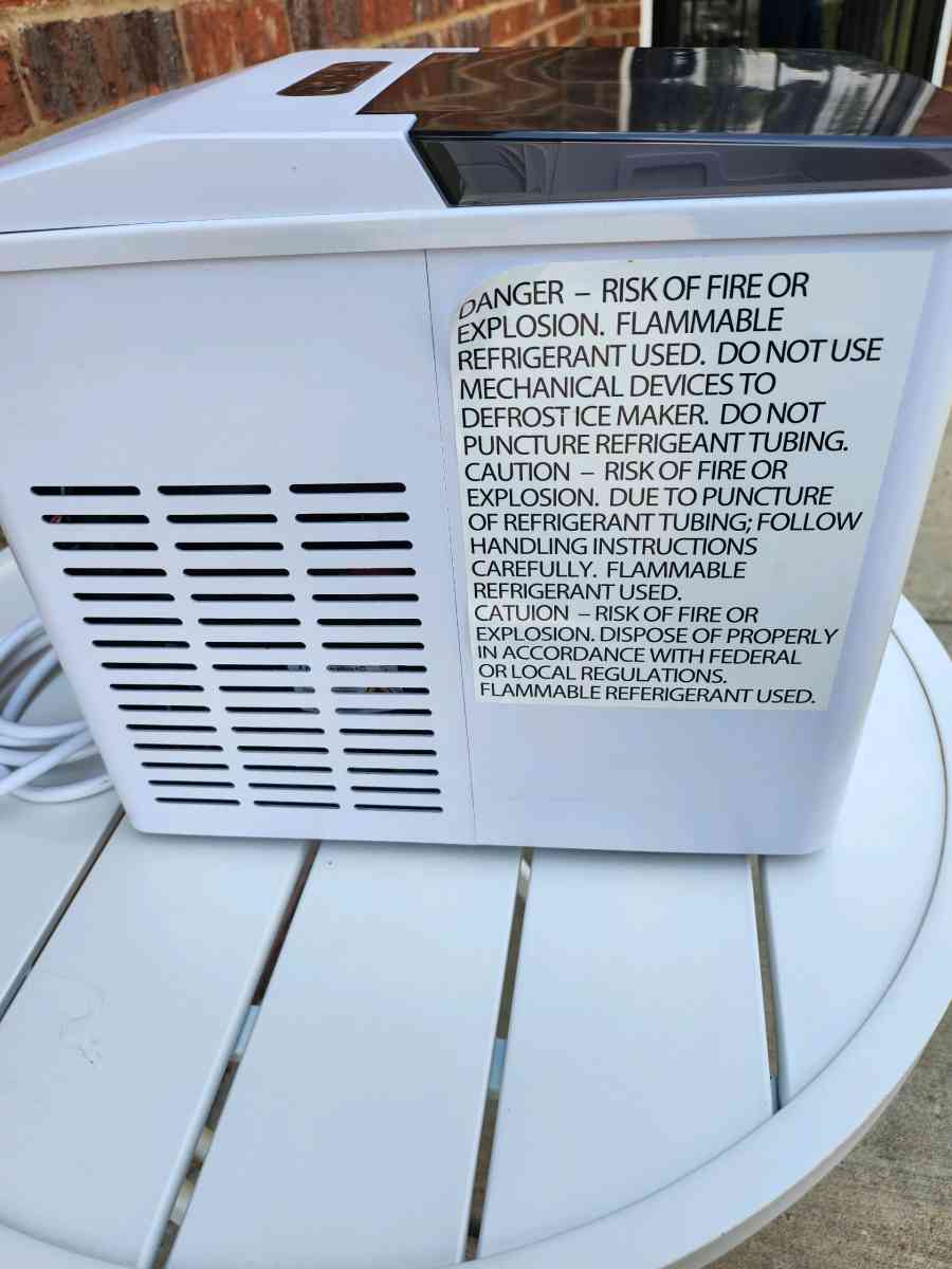 counter Top Ice maker - Olive Branch, Mississippi - FleaMarketBay