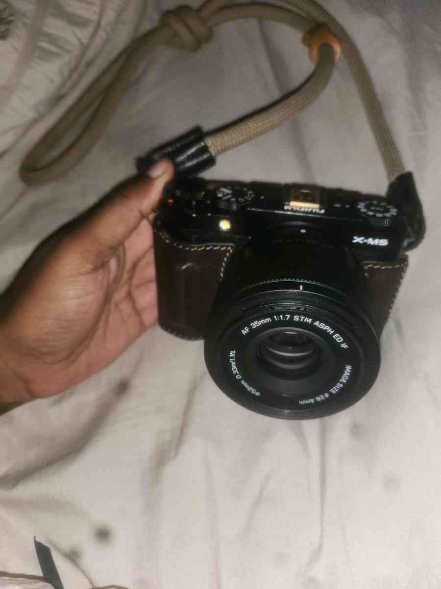 Fujifilm XM5 w 2 Viltrox Lenses - New York, New York - FleaMarketBay