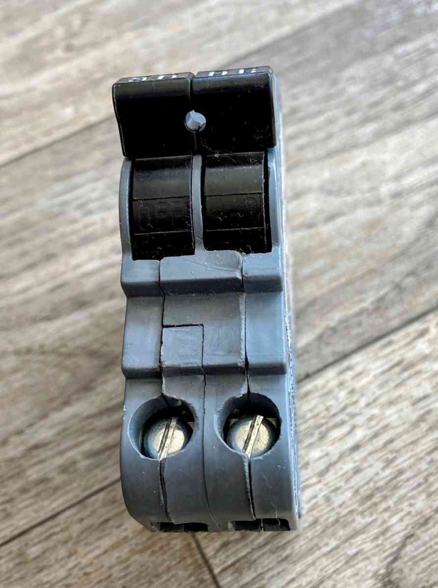 2 Pole 30 Amp Thin Circuit Breaker - Tiffin, Ohio - FleaMarketBay