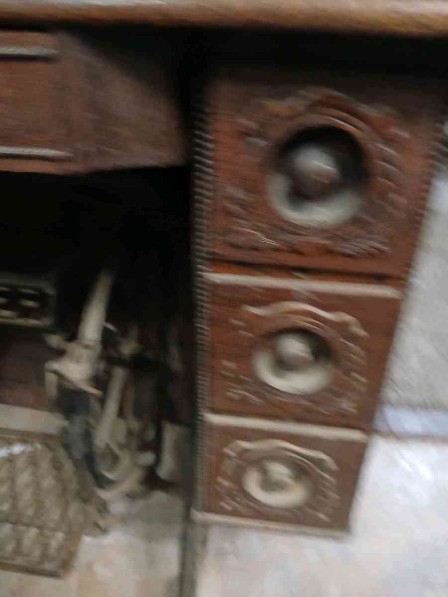 Antique sewing machine 1920s - Baird, Texas - FleaMarketBay