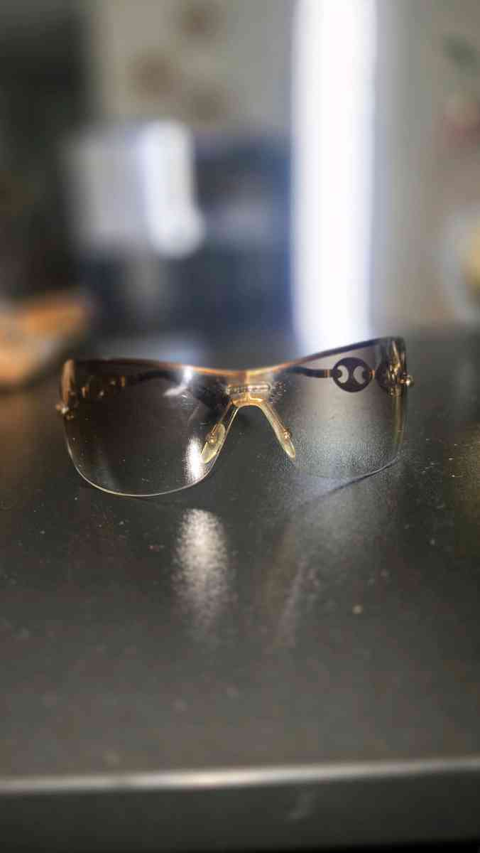 Gucci Women Sunglasses - Los Angeles, California - FleaMarketBay