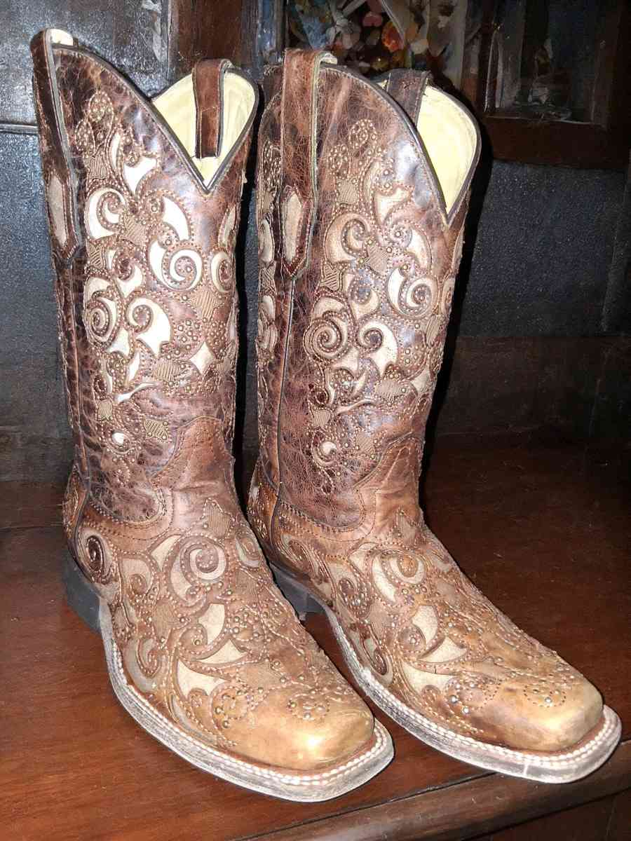 Corral Womens Embroidered Stud Inlay Western Boots - Commerce, Georgia - FleaMarketBay