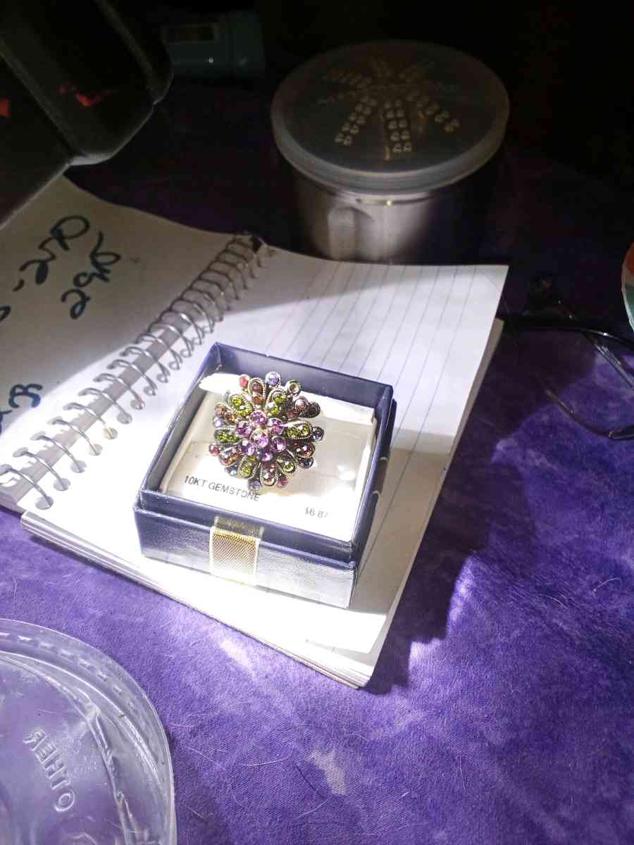 Cocktail ring sz8 - Atoka, Tennessee - FleaMarketBay