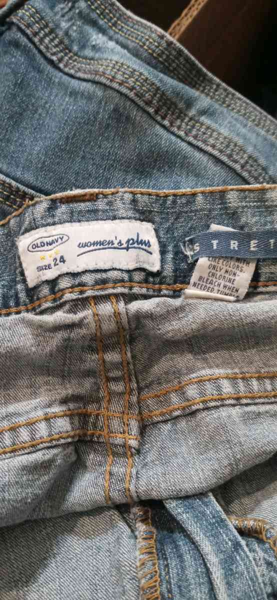 Womens Plus Size Denim Capris Old Navy - Dane, Wisconsin - FleaMarketBay