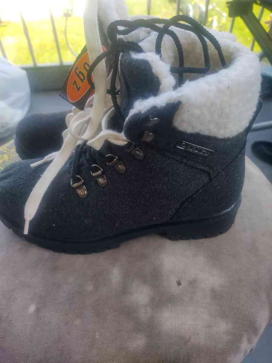 Lugz Womens Grotto Fleece Fashion Boot Size 9 - Abington, Pennsylvania - FleaMarketBay