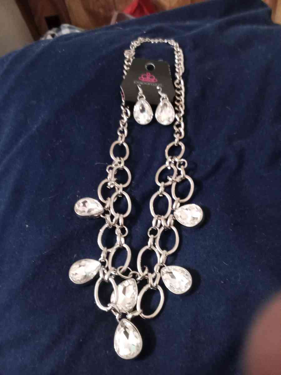 necklace and earrings set - Atoka, Tennessee
