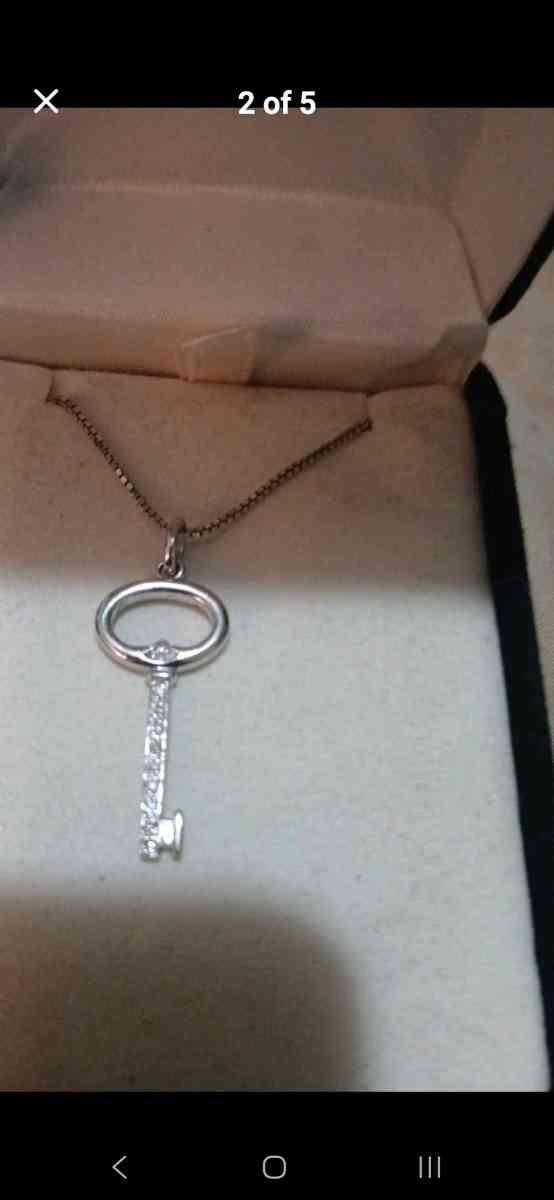 Kay jewelers sterling silver chain with key pendant diamonds - Olathe, Kansas - FleaMarketBay