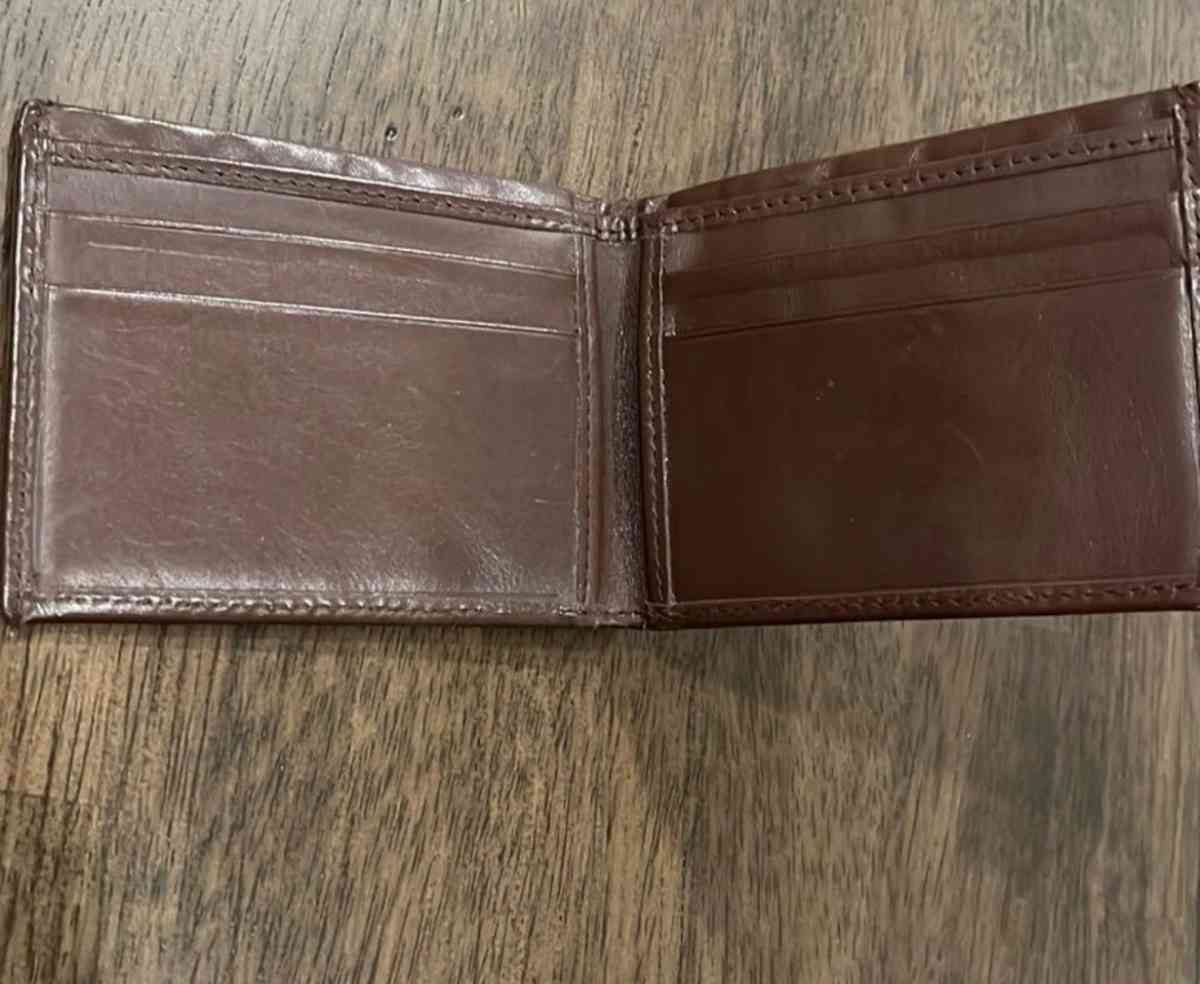Wallet - Glendale, Arizona - FleaMarketBay