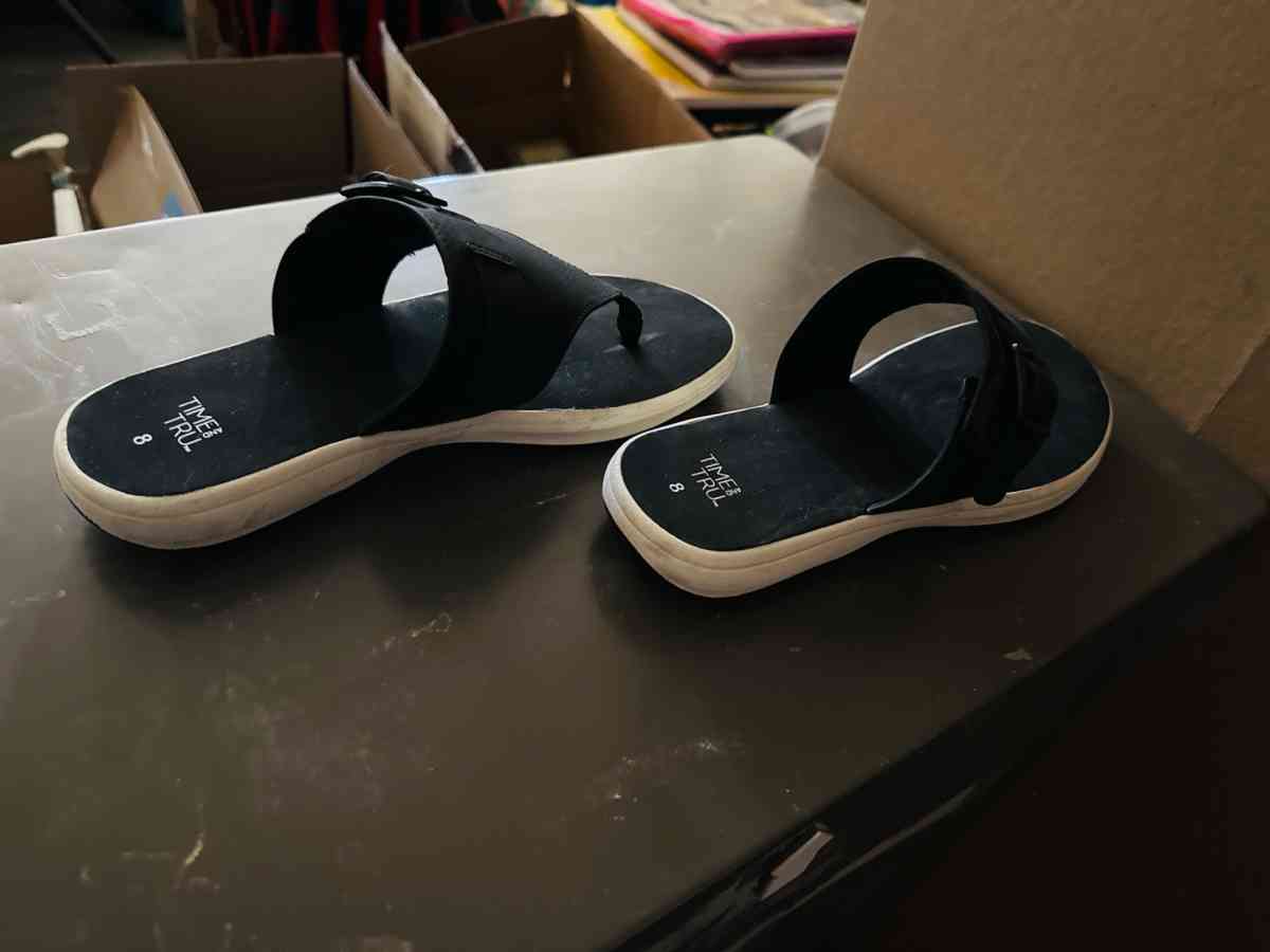 size 8 sandals - Maricopa, Arizona - FleaMarketBay