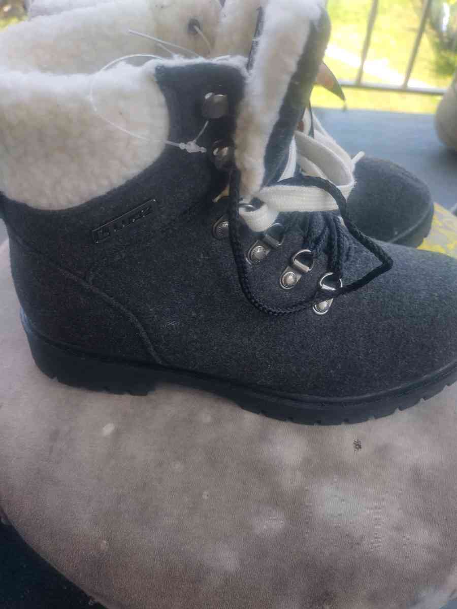 Lugz Womens Grotto Fleece Fashion Boot Size 9 - Abington, Pennsylvania - FleaMarketBay