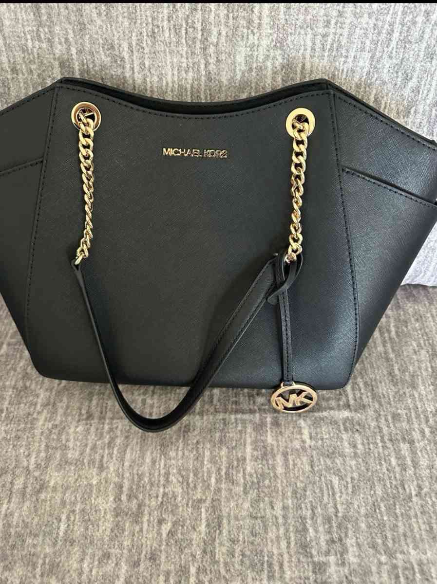 Michael Kors handbag - Oak Lawn, Illinois